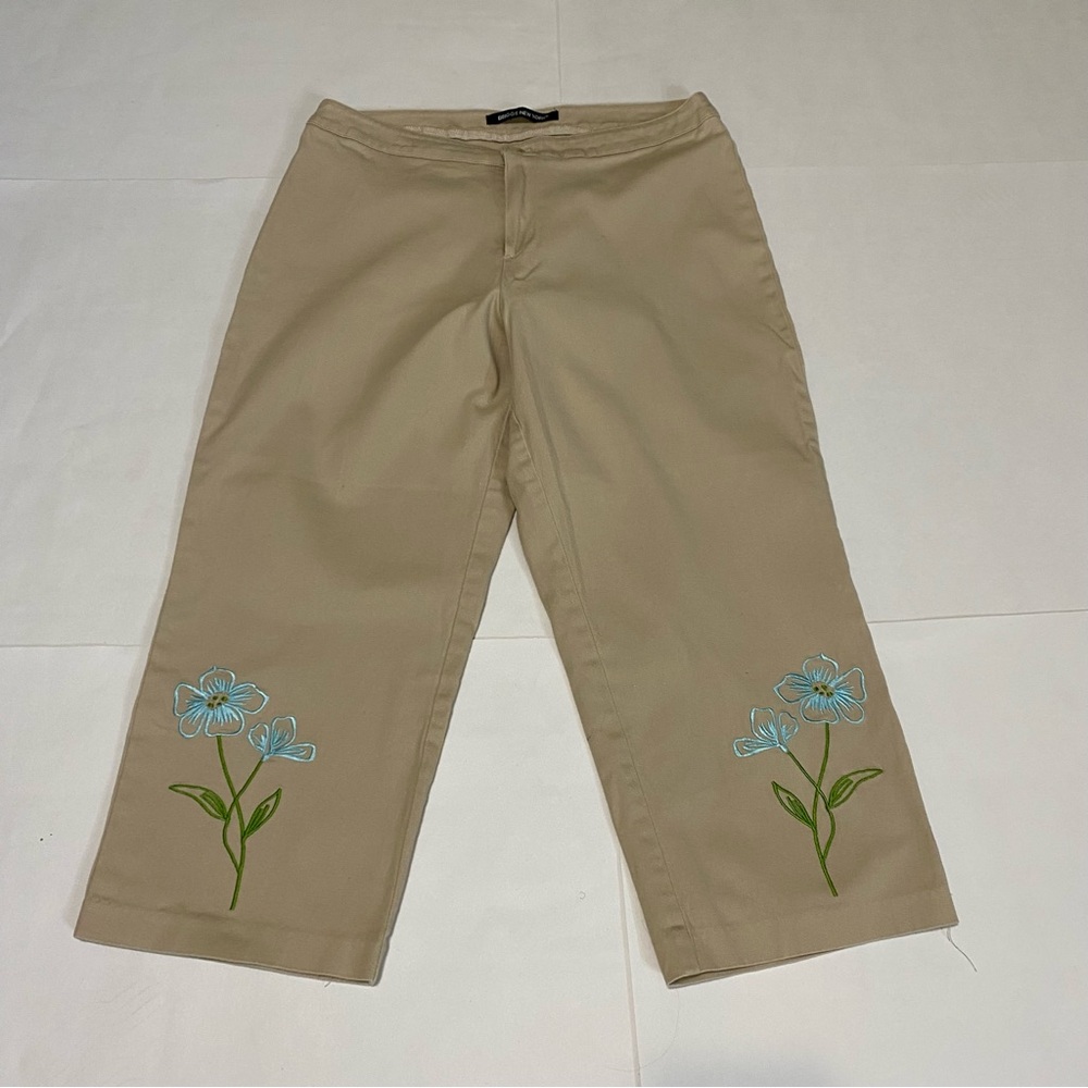 ⭐️ Floral Embroidered Tan Capris Pants
